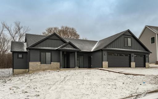 2844 Pinewood Ridge Drive SE, Rochester, MN 55904