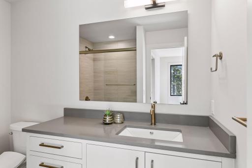 Guest bedroom full bath.