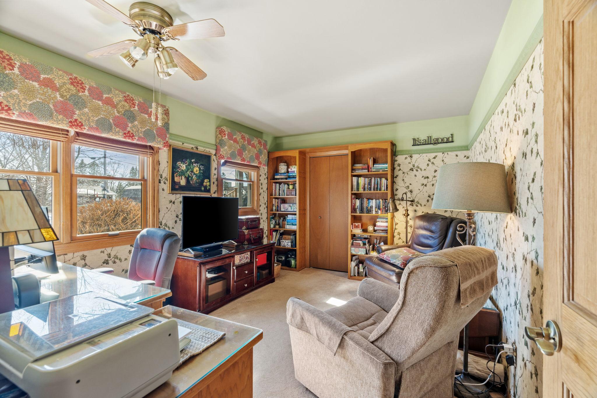 3rd bedroom currently used as generous sized home office/den