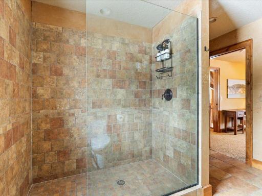 Ensuite 2 - Upper Level