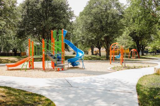 Riverwalk is where dreams are made! Fall in love with the community pool, clubhouse, miles of walking trails, parks, & the Mississippi river just down the street with Cloquet Overlook Park. It's a beautiful blend of city & nature! Slice of Paradise!