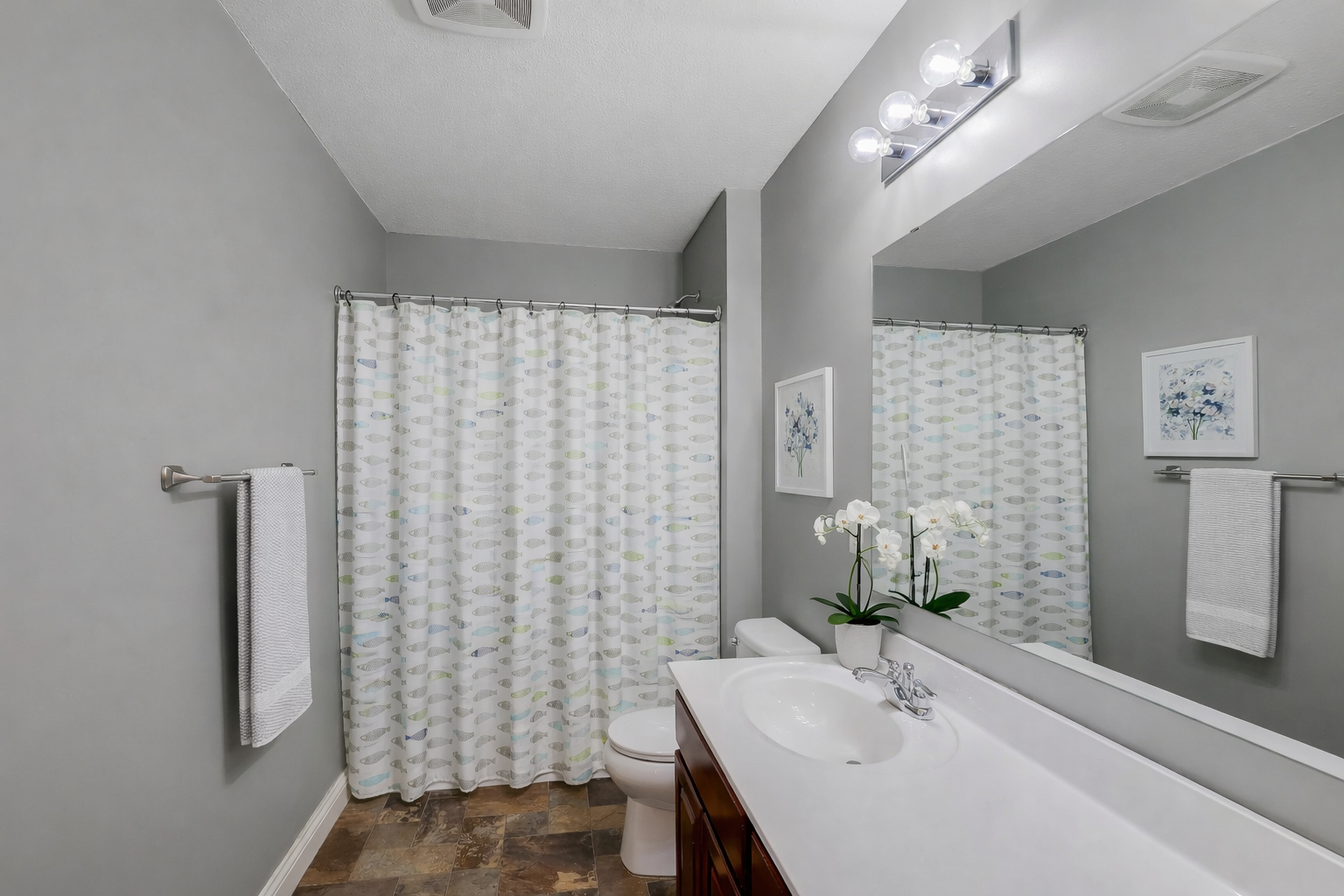 Upper Level Full Bath