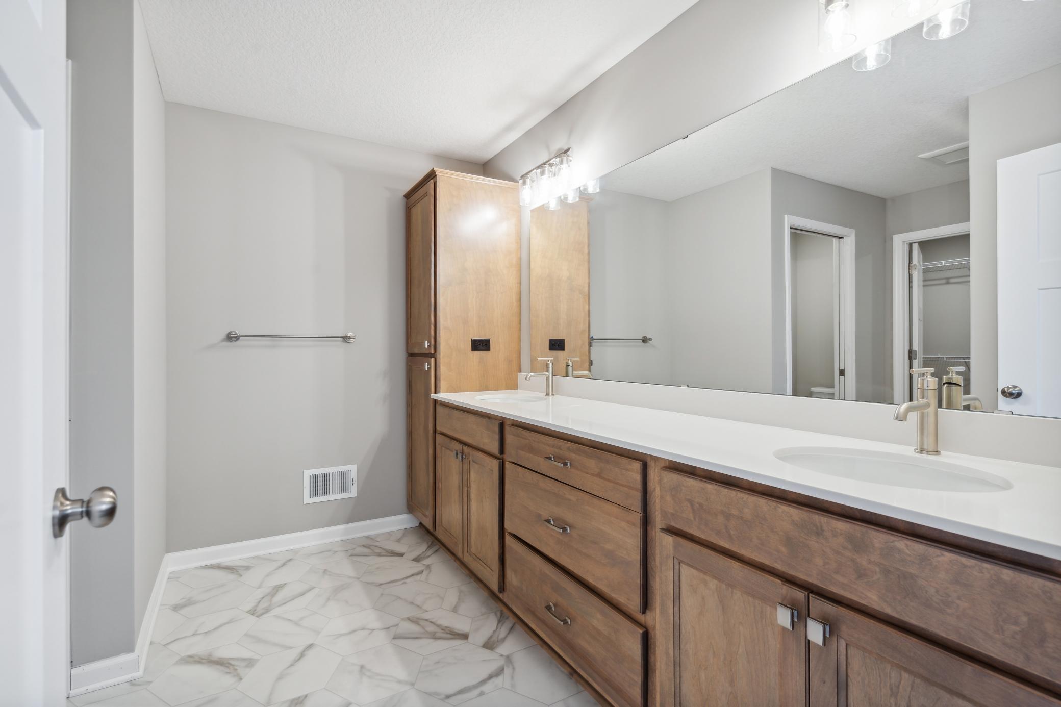 Owner's Bathroom *Photo of a previously built home of the same floor plan. Finishes/options may vary.