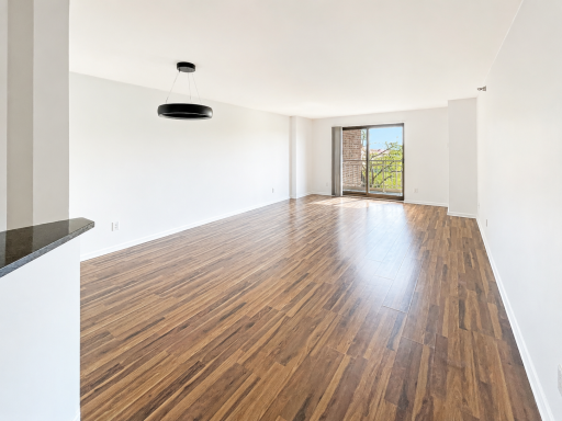 Open floor plan is great for entertaining!