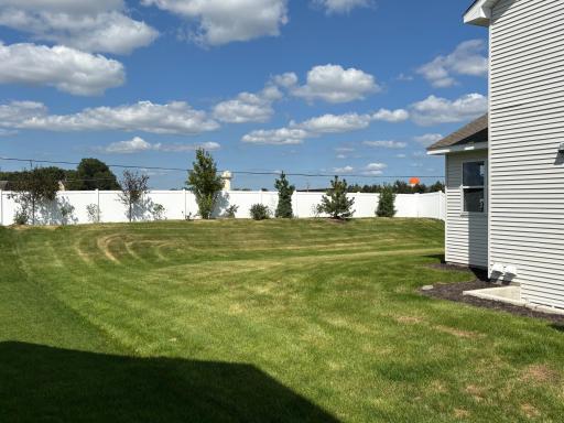 Great outdoor space with high functionality, ideal for summer gatherings and everyday enjoyment.