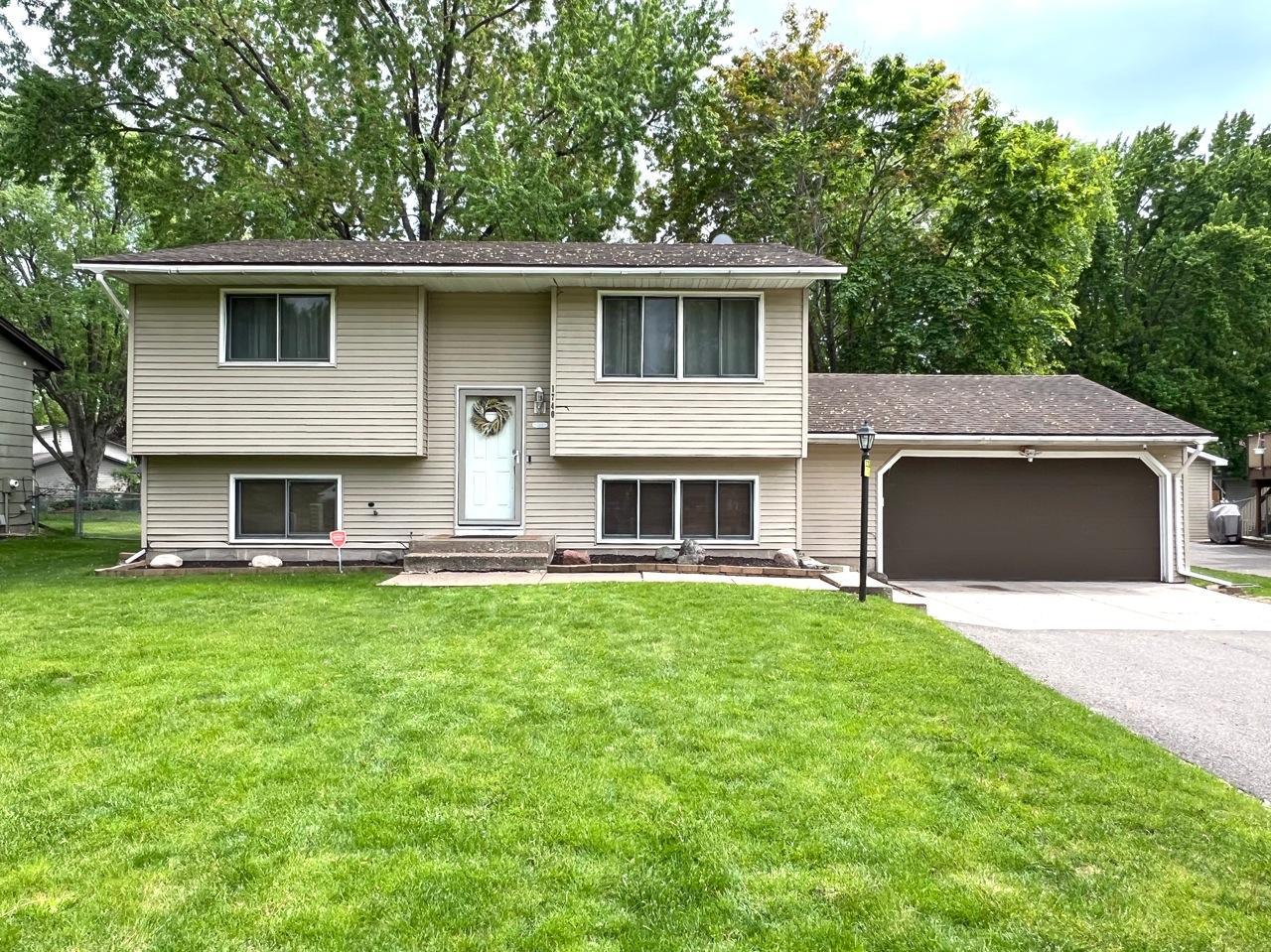 1740 Florence in prime White Bear Lake!