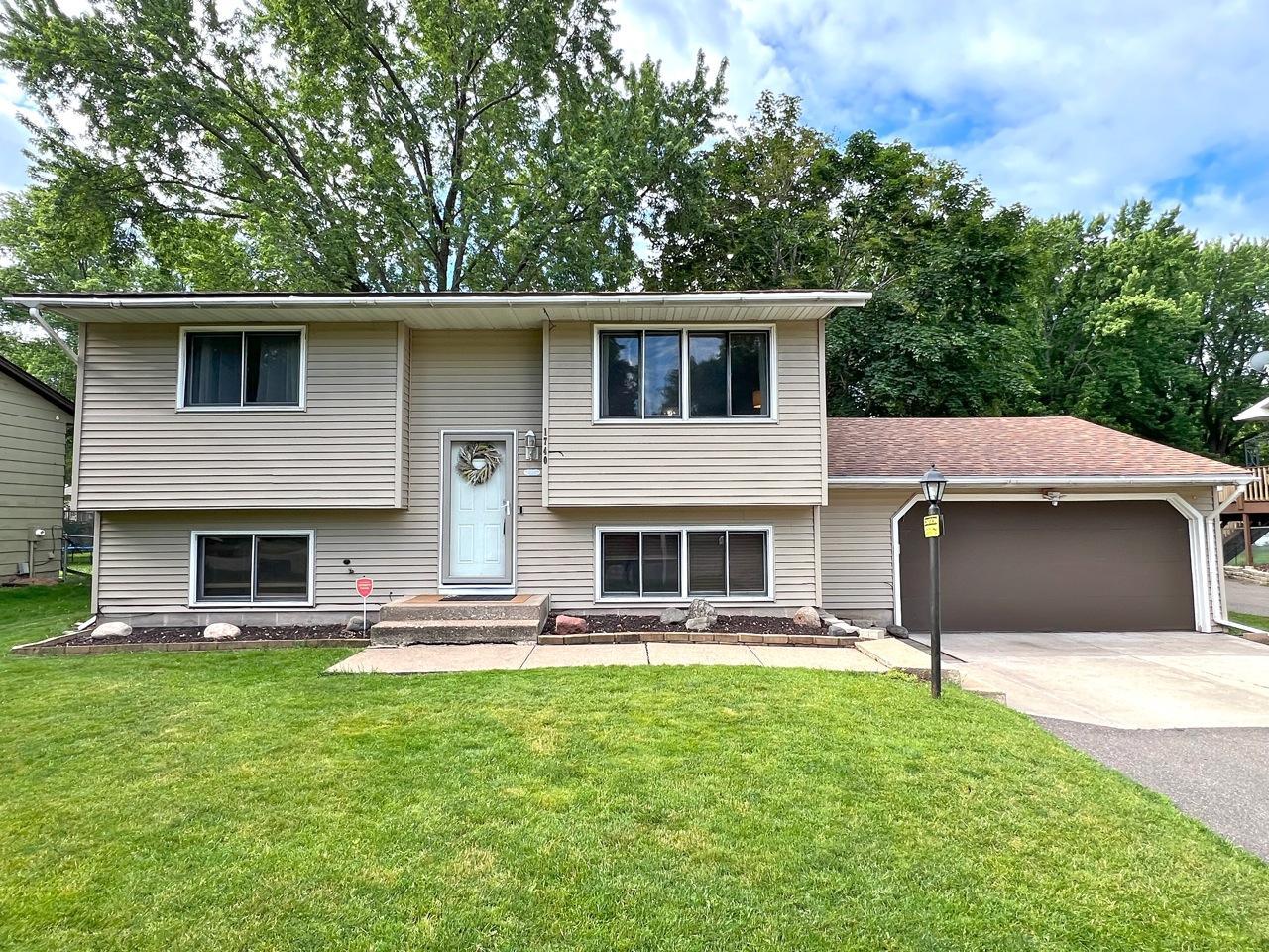 1740 Florence in prime White Bear Lake!