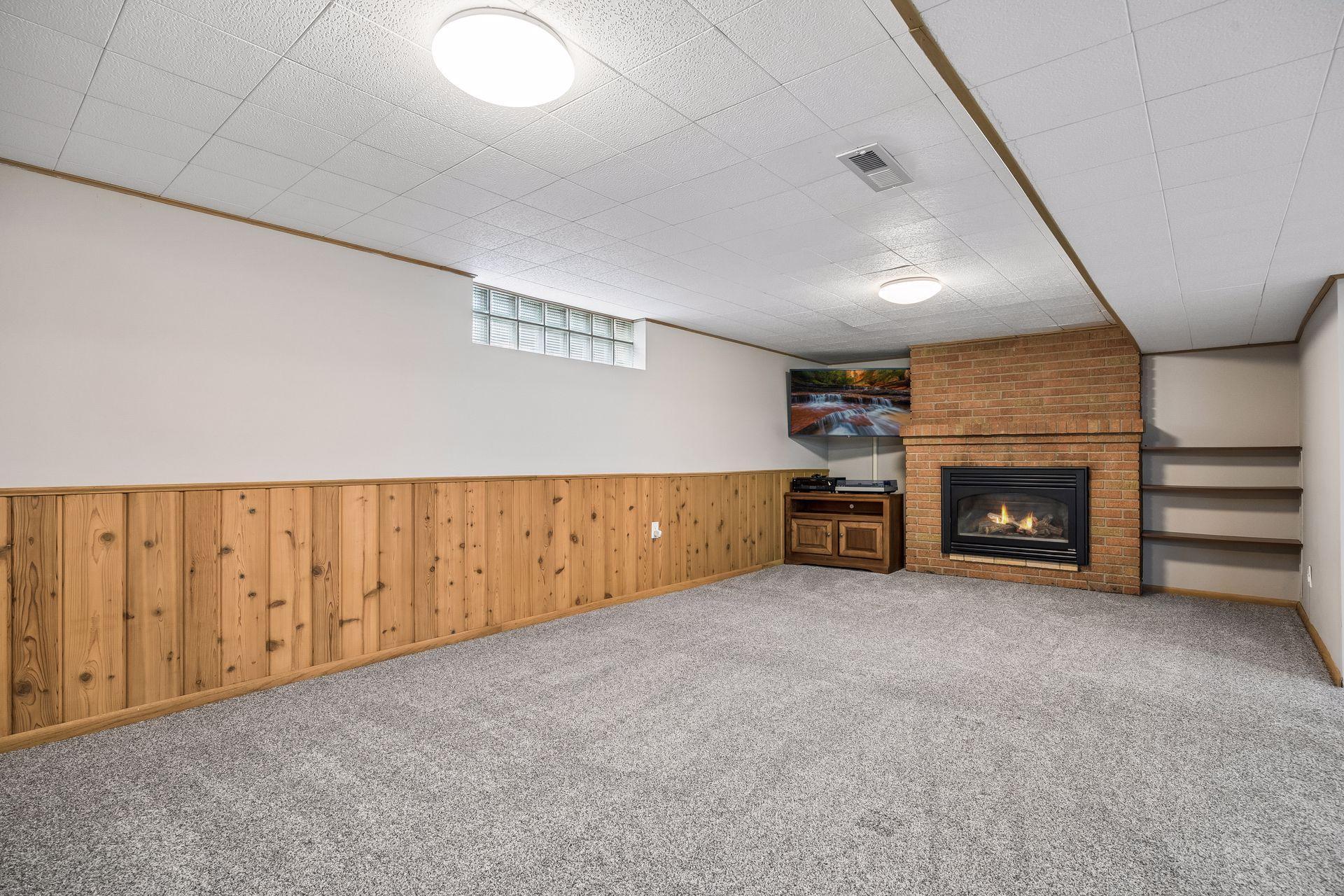 7837 Edgebrook Drive - Spacecrafting - 0037.jpg