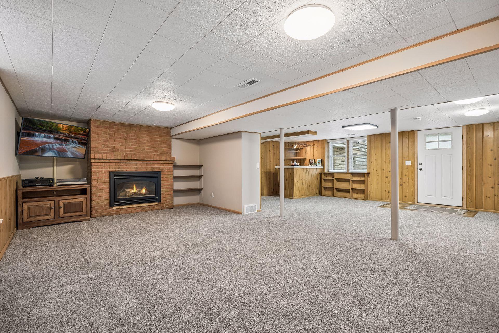 7837 Edgebrook Drive - Spacecrafting - 0036.jpg