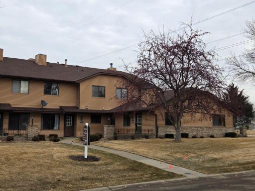 Timberwoods is a small townhome community with no rentals and some of the lowest association dues on the market, just down the block from Kerber Park, which offers trails, two baseball diamonds, two tennis/pickleball courts, and two hockey rinks.