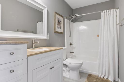 Upper level full bath.