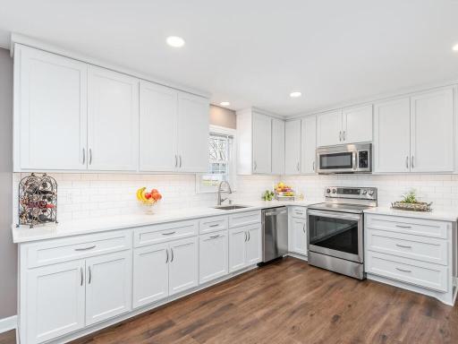 Look at all the counterspace and undercabinet lighting