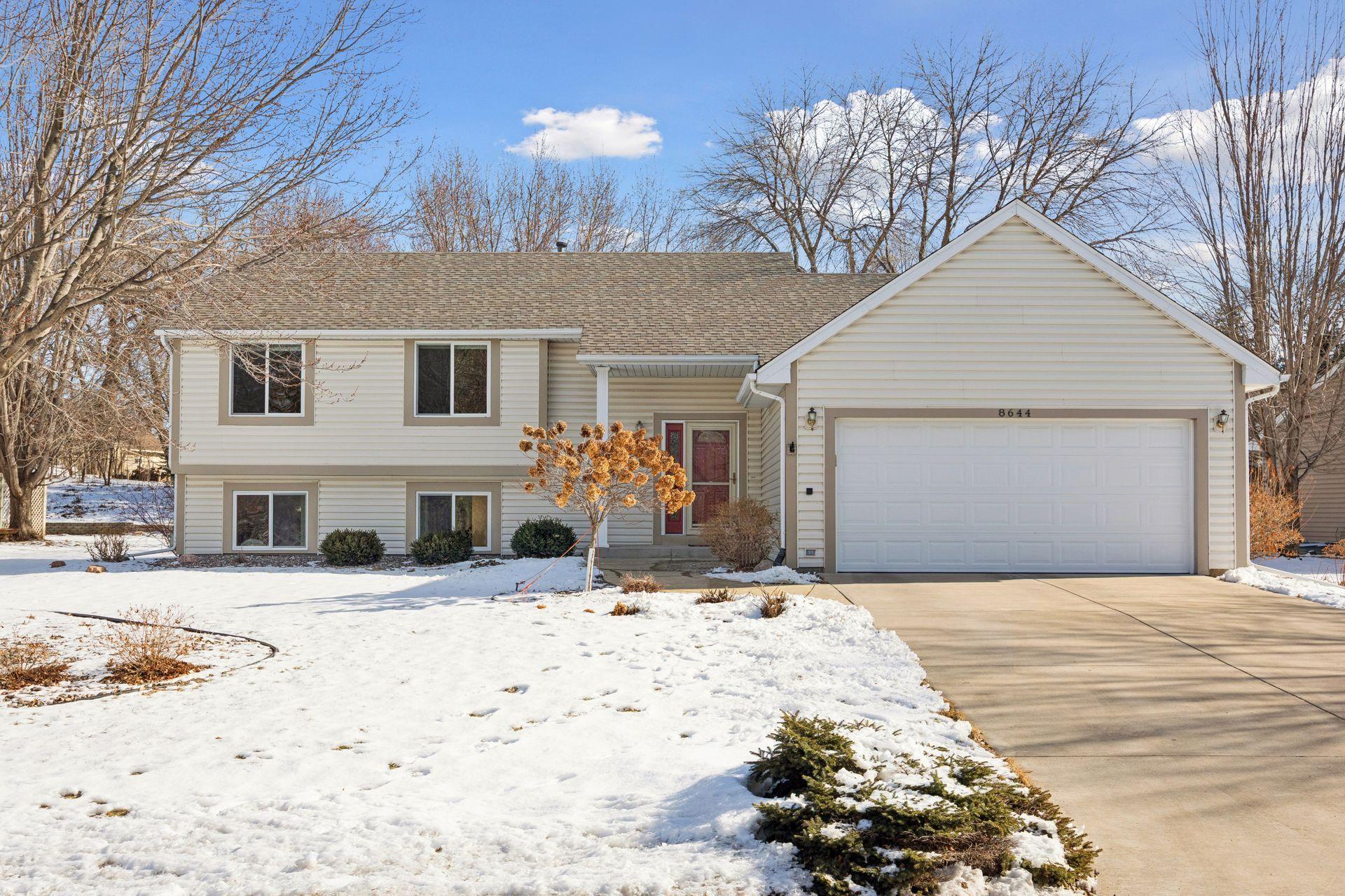 8644 Sycamore Lane North - Spacecrafting - 0002.jpg