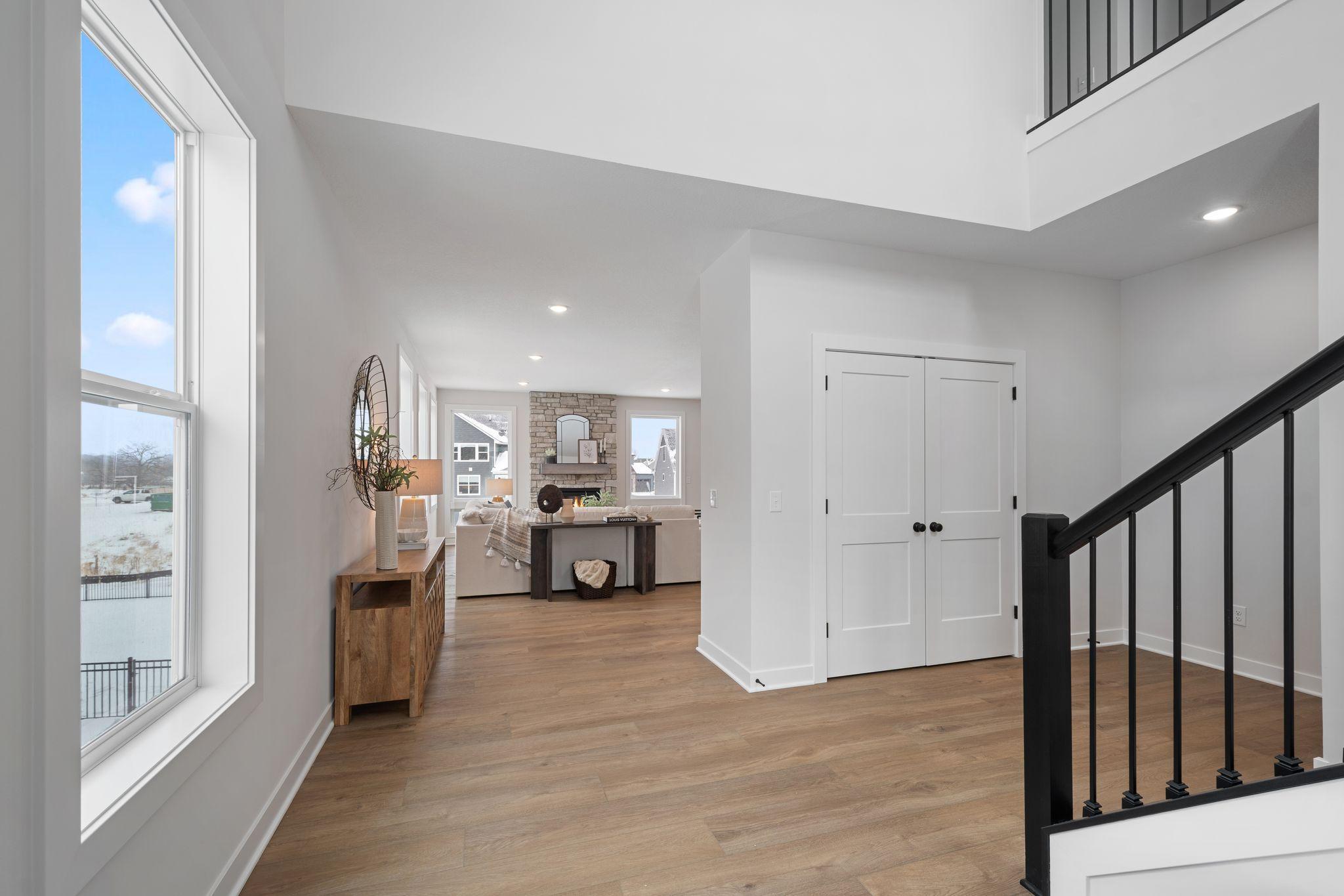 2 story entryway with grand staircase