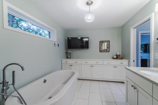 5116 Tuxedo Boulevard, Mound, MN 55364
