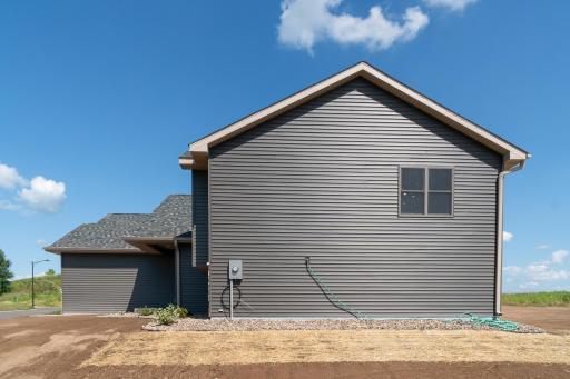 453 Coyote Way, New Richmond, WI 54017