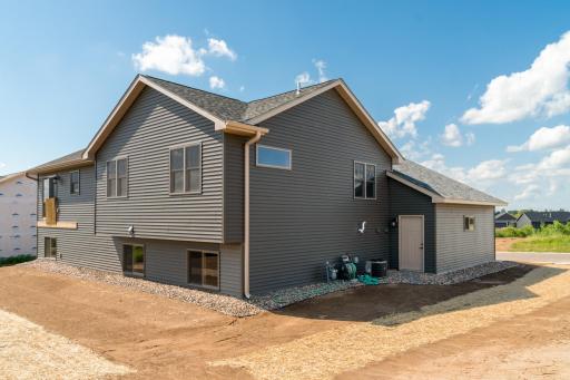 453 Coyote Way, New Richmond, WI 54017