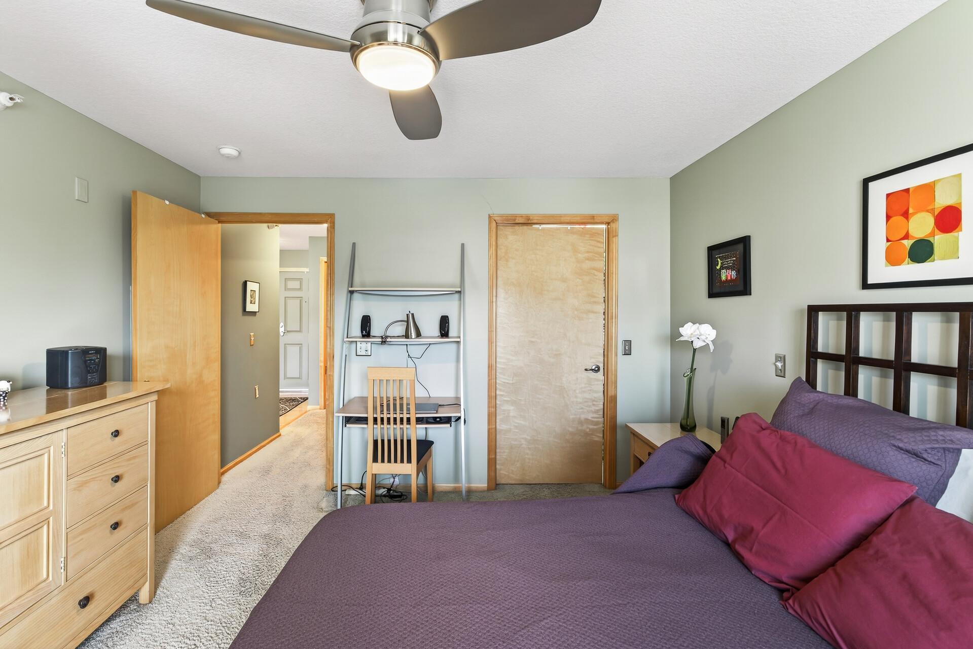 Looking toward the walk-in closet.