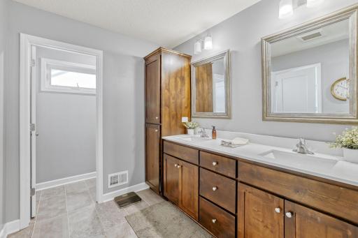 17821 Essex Lane - Web Quality - 024 - 20 Bathroom.jpg