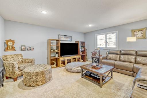 17821 Essex Lane - Web Quality - 017 - 13 Family Room.jpg