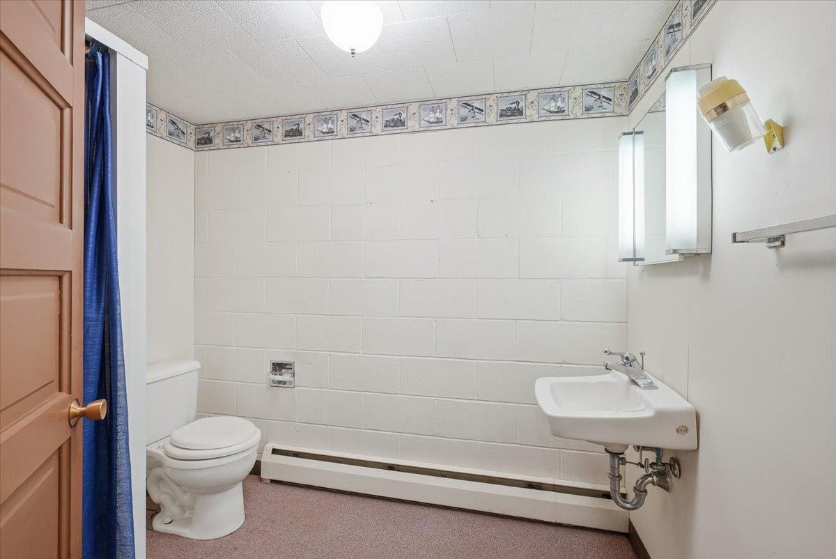 10-Downstairs bath.jpg