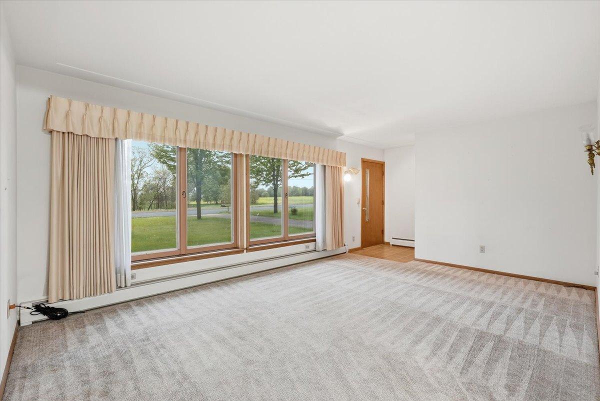 03-Living Room.jpg