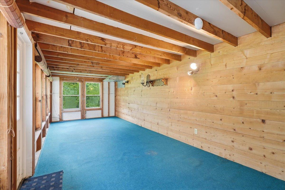 11-Sun Room/ Porch.jpg