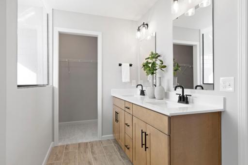 6304 Highland Hills Boulevard S, Cottage Grove, MN 55016