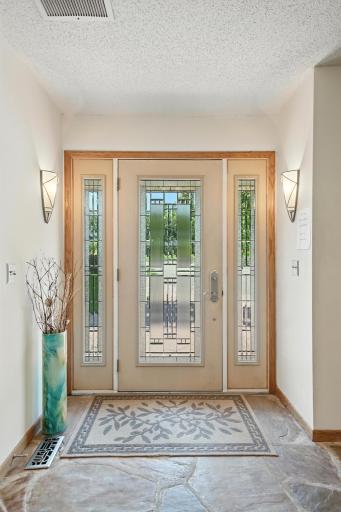 1000HeritageLaneLeaded Glass Primary front entrey