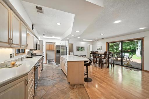1000 Heritage Lane, Wayzata, MN 55391