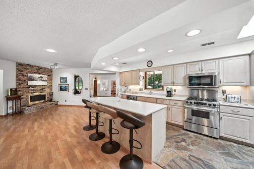 1000 Heritage Lane, Wayzata, MN 55391