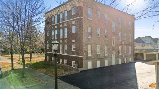 195 Lexington Parkway N, Saint Paul, MN 55104