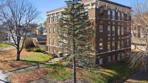 195 Lexington Parkway N, Saint Paul, MN 55104