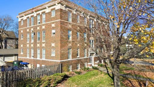 195 Lexington Parkway N, Saint Paul, MN 55104