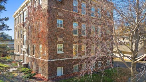 195 Lexington Parkway N, Saint Paul, MN 55104