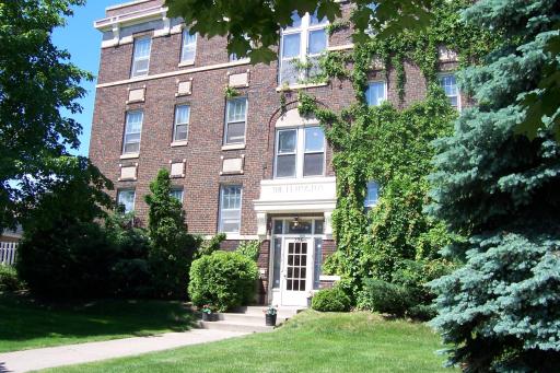 195 Lexington Parkway N, Saint Paul, MN 55104