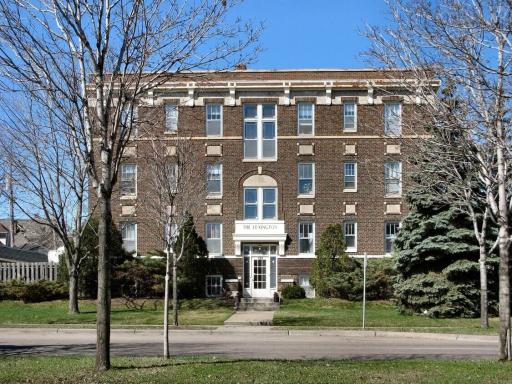 195 Lexington Parkway N, Saint Paul, MN 55104