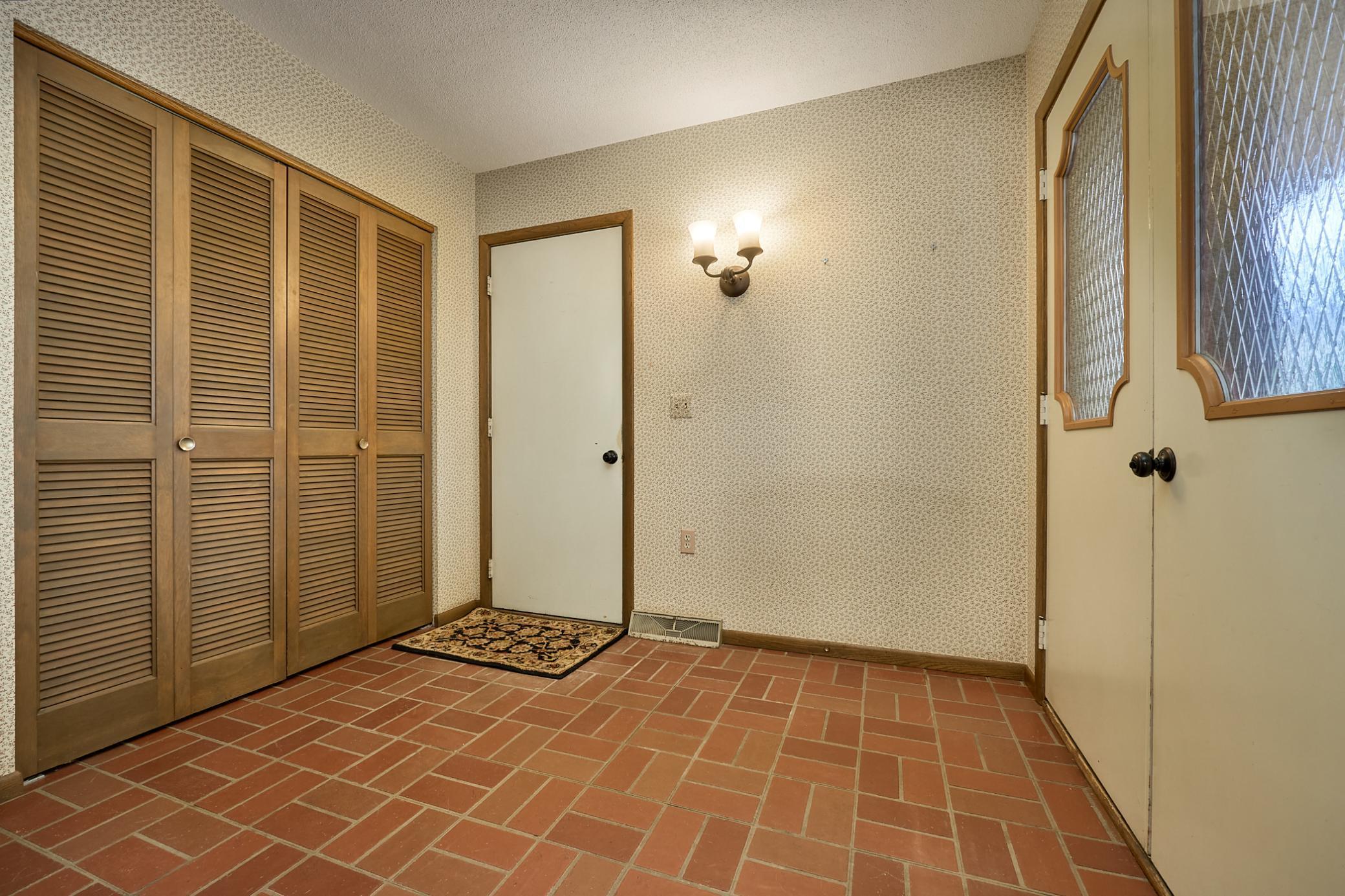 Foyer/Garage Entrance