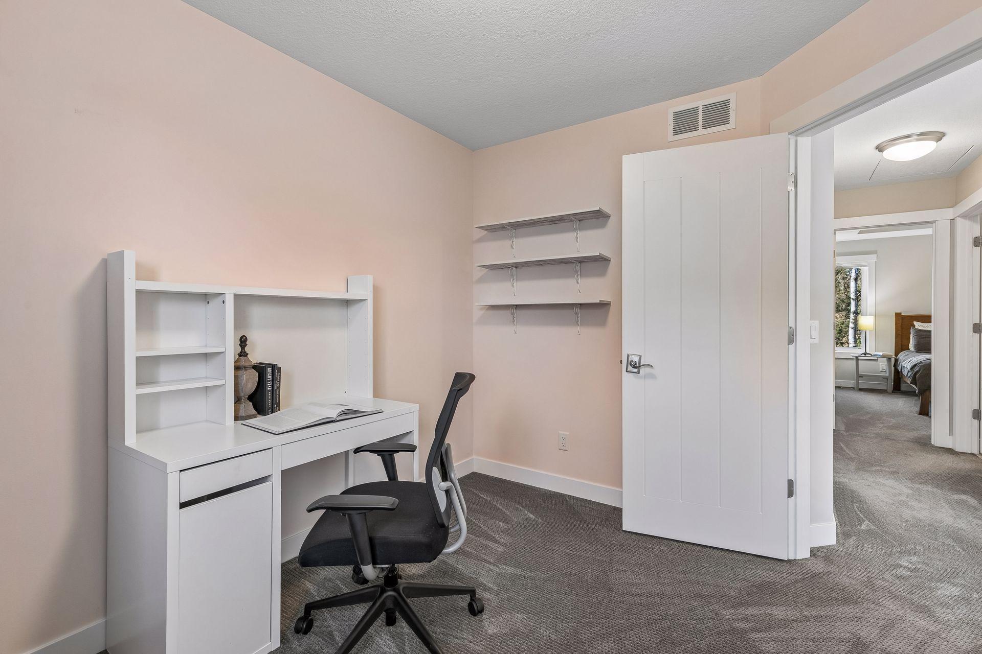 Alternate view of this flex room - bonus space you'd appreciate!