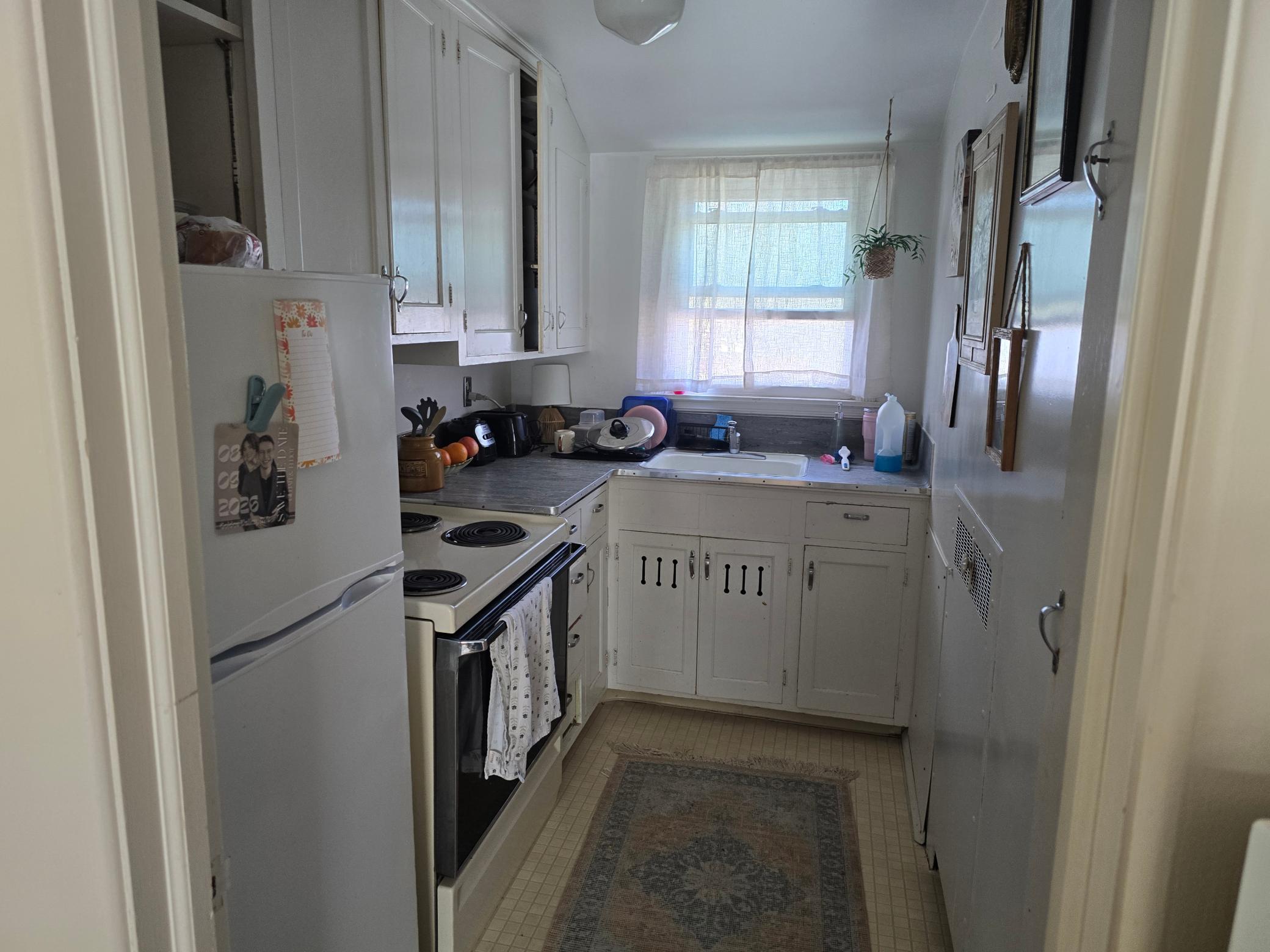 Upper level kitchenette