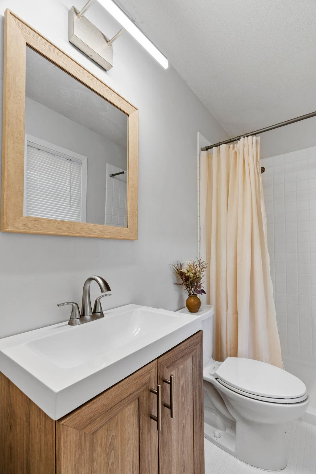 50-web-or-mls-3321 Churchill St-50.jpg