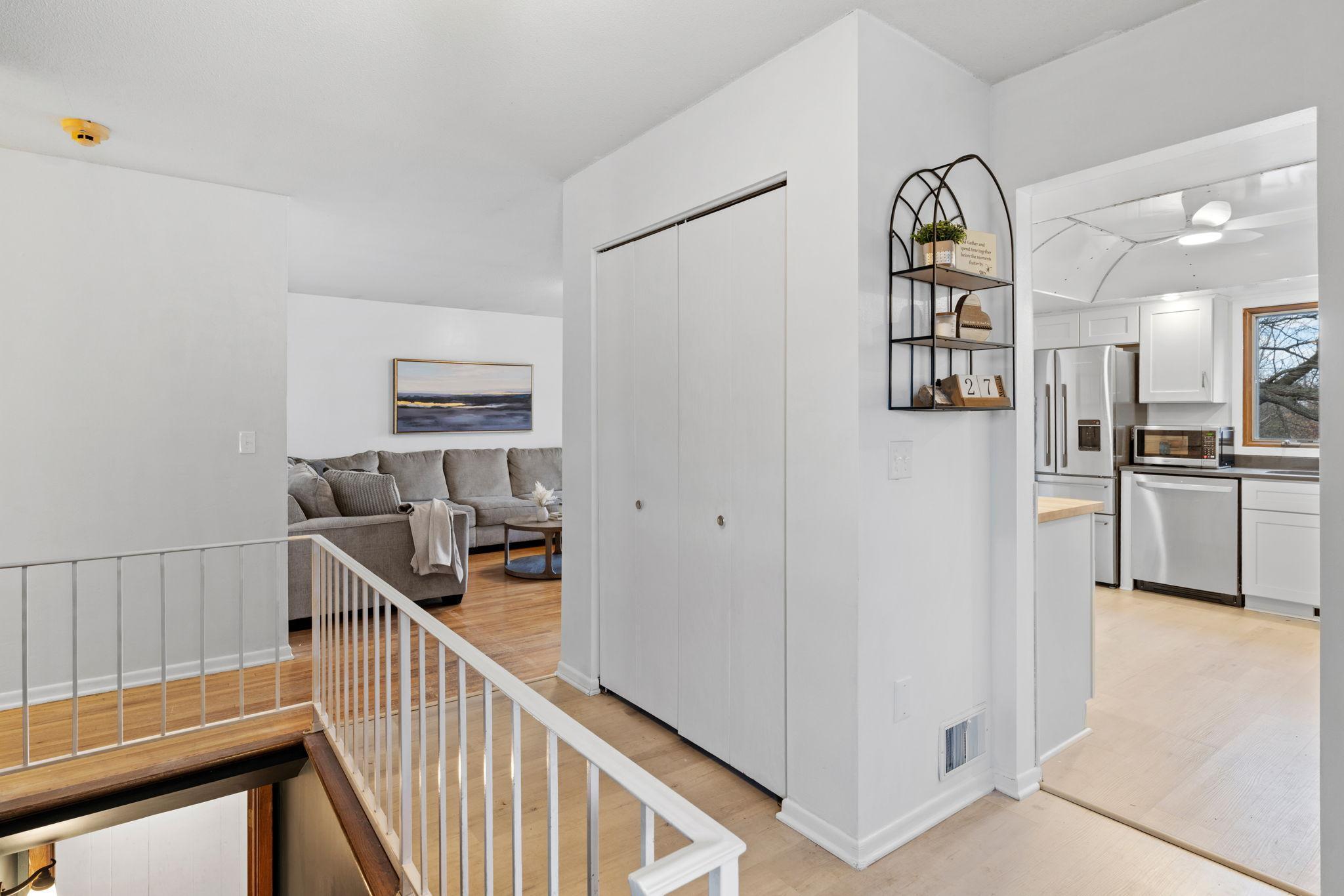 15-web-or-mls-3321 Churchill St-15.jpg