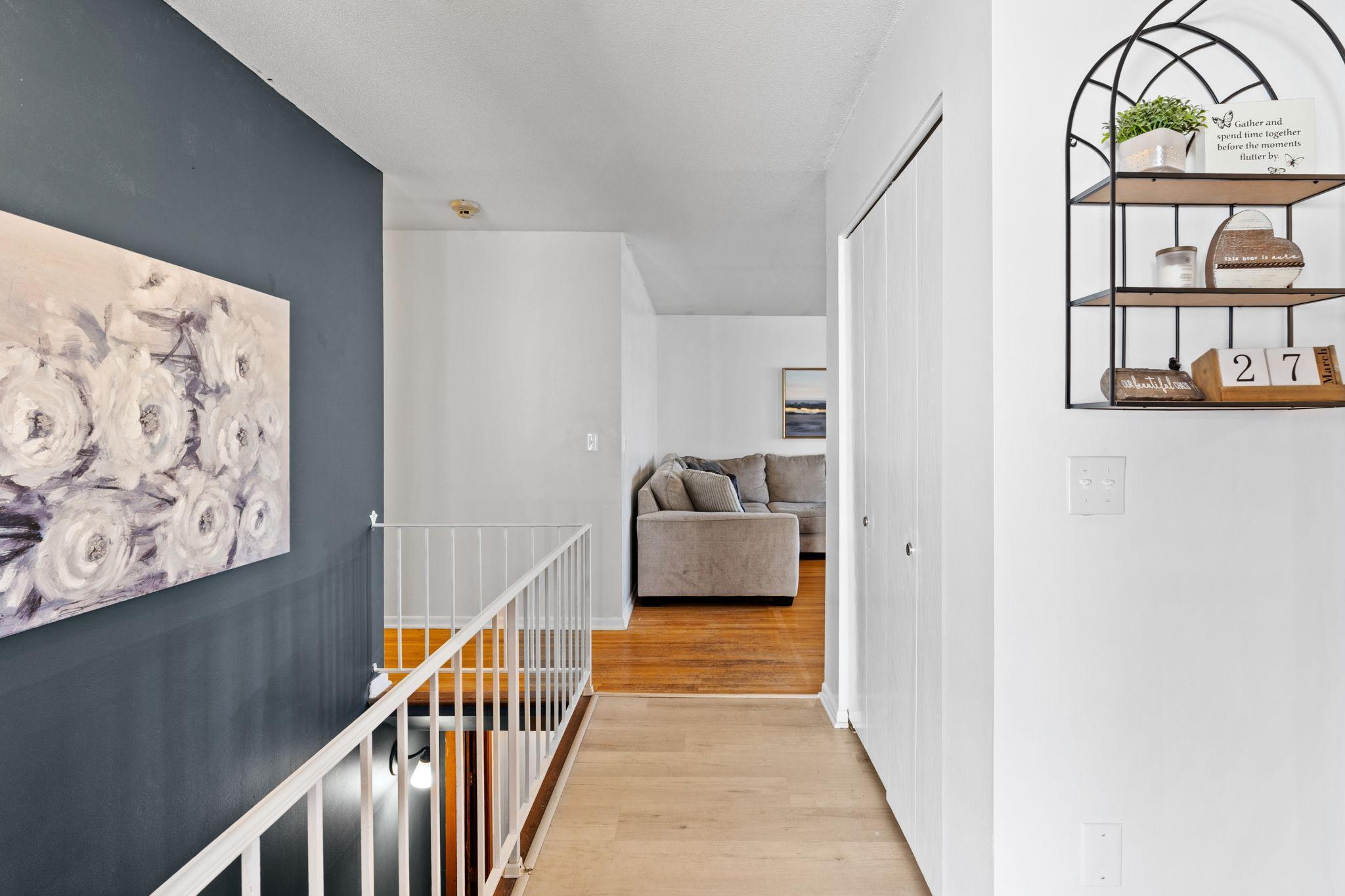 16-web-or-mls-3321 Churchill St-16.jpg