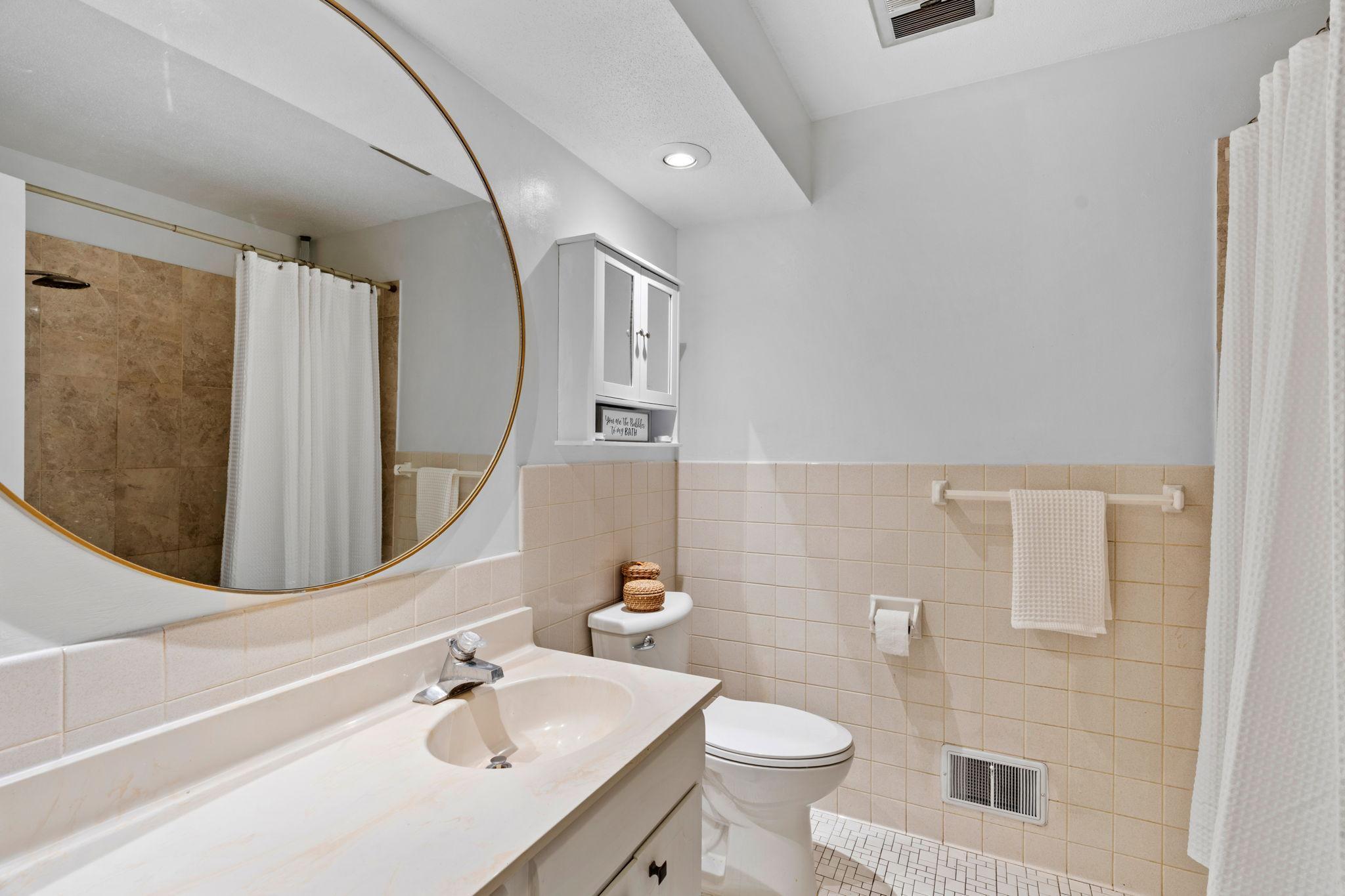 37-web-or-mls-3321 Churchill St-37.jpg