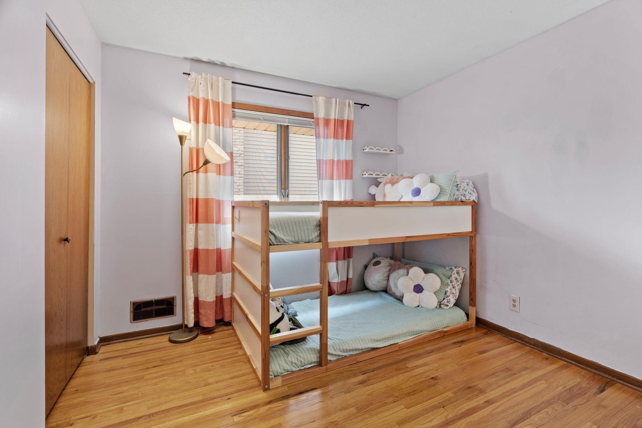 40-web-or-mls-3321 Churchill St-40.jpg