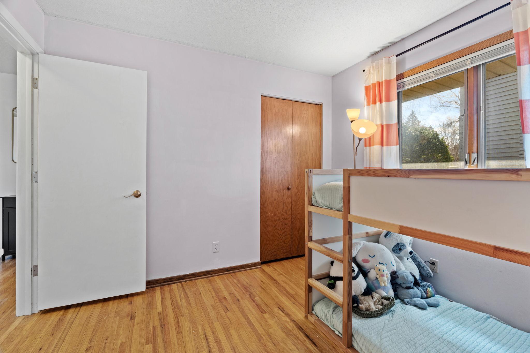 41-web-or-mls-3321 Churchill St-41.jpg