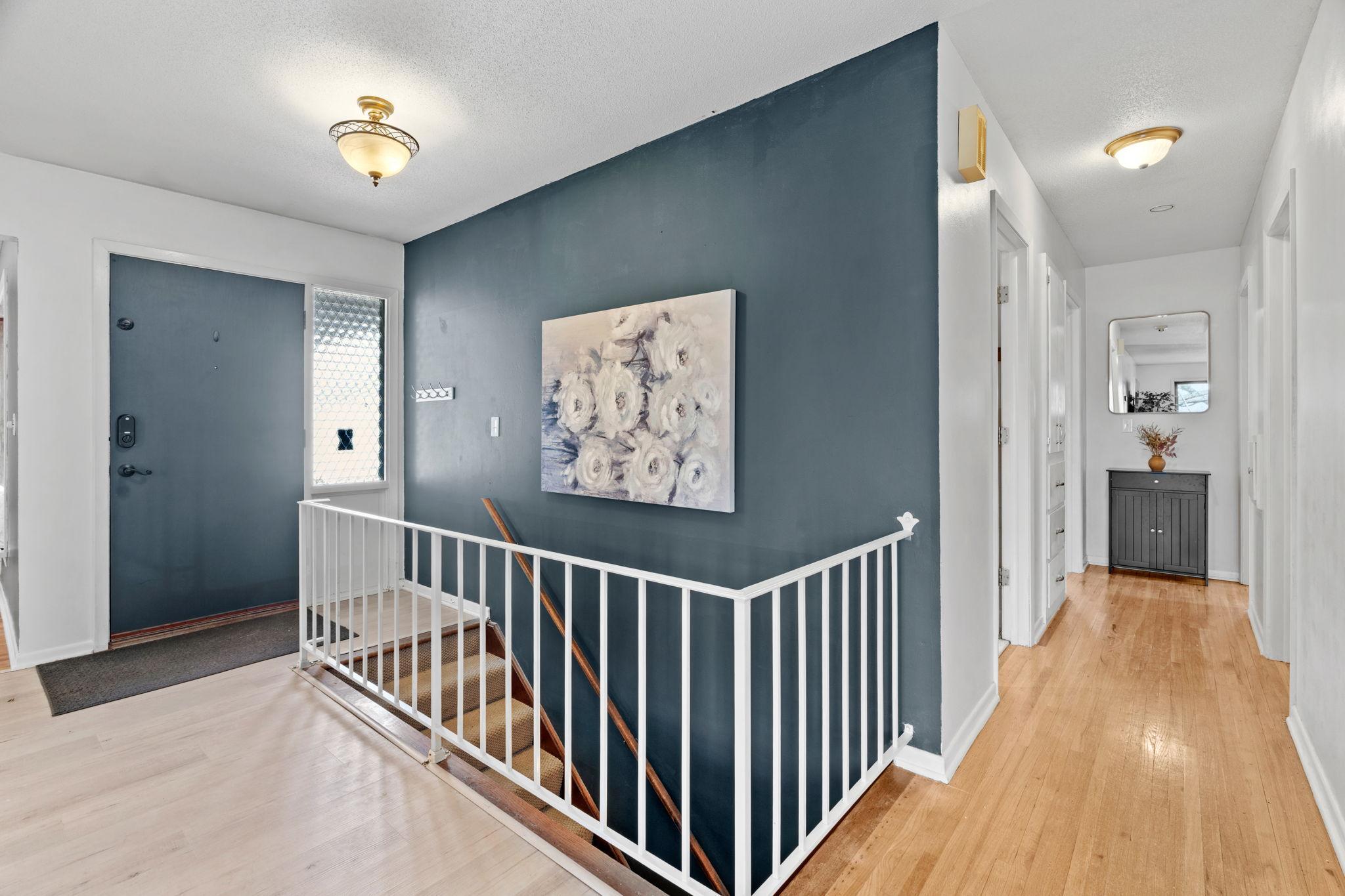 35-web-or-mls-3321 Churchill St-35.jpg