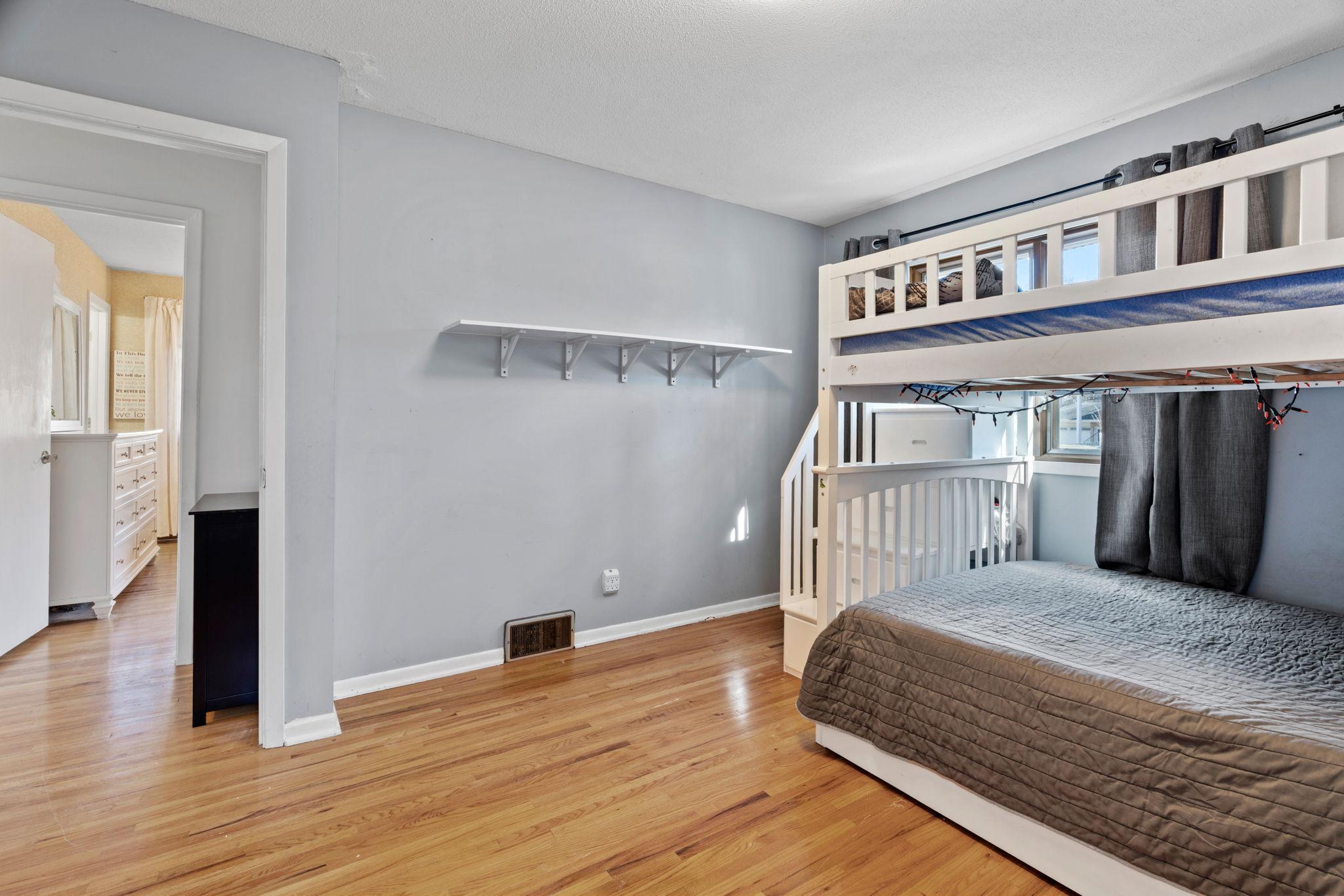 43-web-or-mls-3321 Churchill St-43.jpg