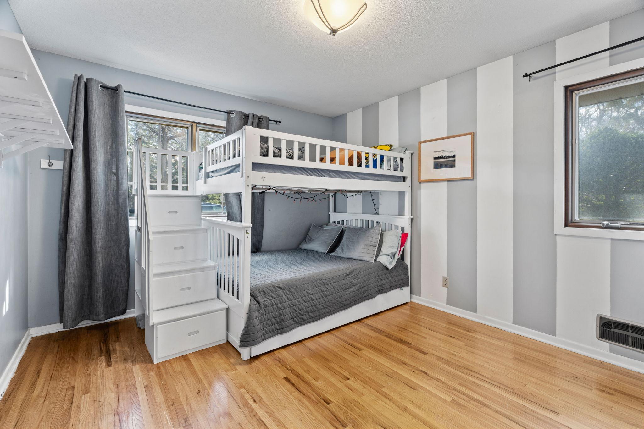 42-web-or-mls-3321 Churchill St-42.jpg