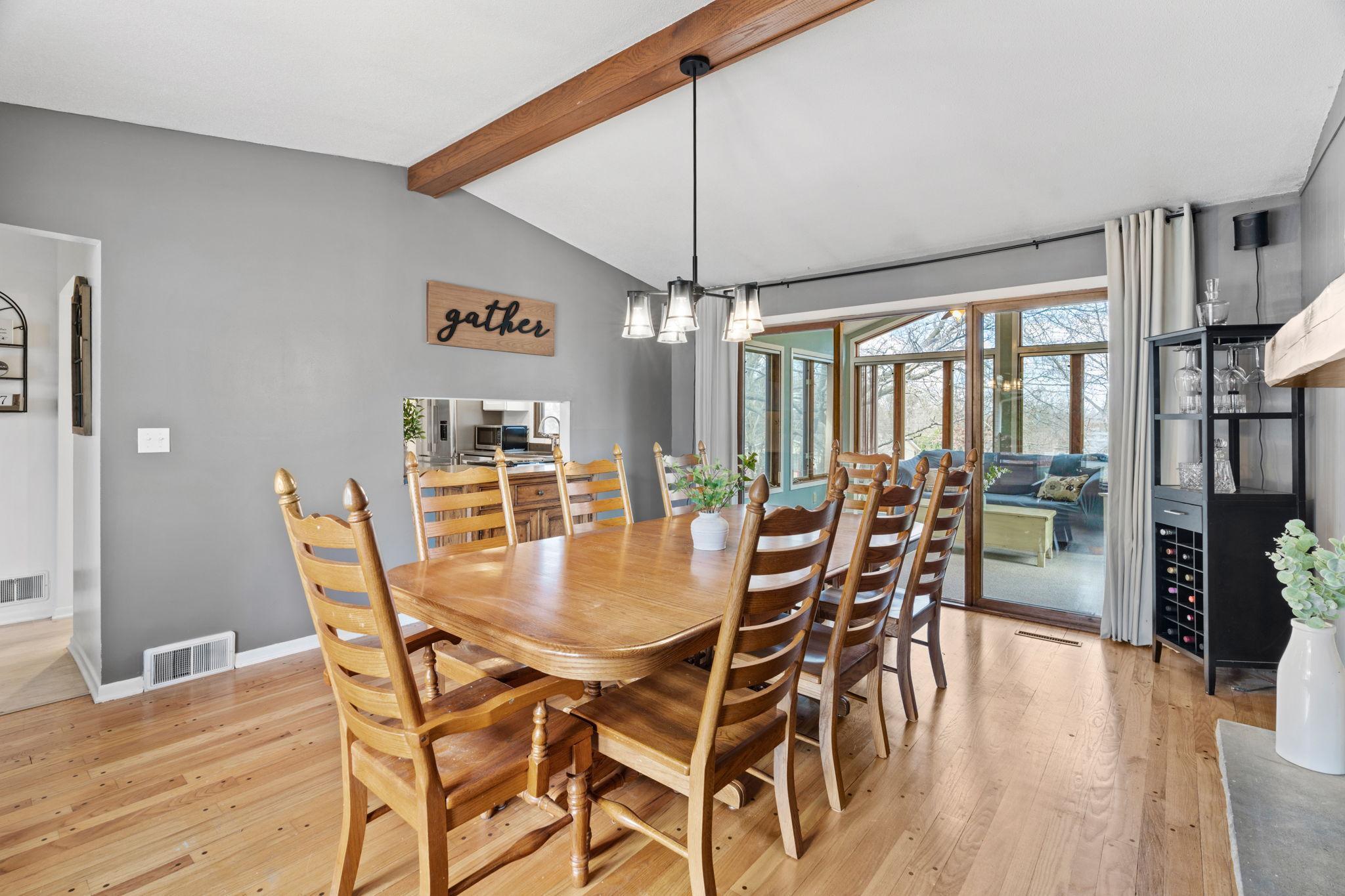 24-web-or-mls-3321 Churchill St-24.jpg